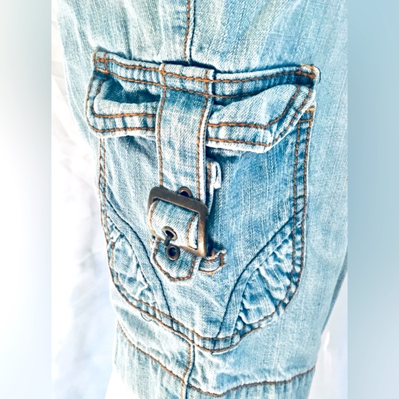 No Boundaries Robo blue distressed denim jeans knee length shorts. Size 9. NWOT. - Picture 3 of 8